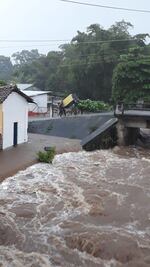 Desborde de Río Chalaquita afecta 140 viviendas en Chiapas