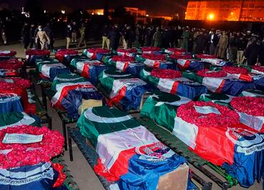 Sube a 61 muertos explosión dentro de una mezquita en Pakistán