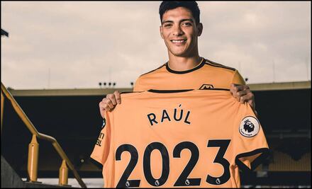 'Wolves' celebran primer aniversario del fichaje de Raúl Jiménez