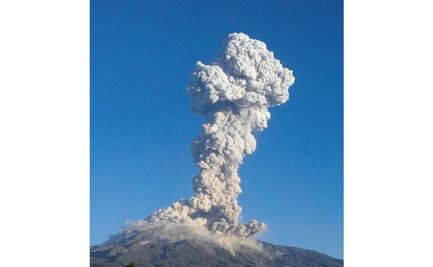 Actividad del Volcán de Colima, dentro de escenarios previstos, señalan
