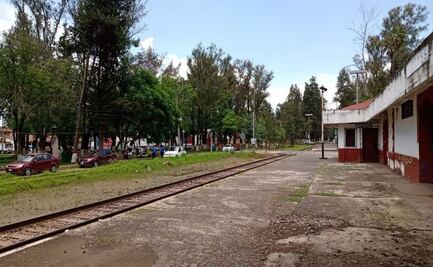 Libera ala radical del magisterio vías del tren en Michoacán