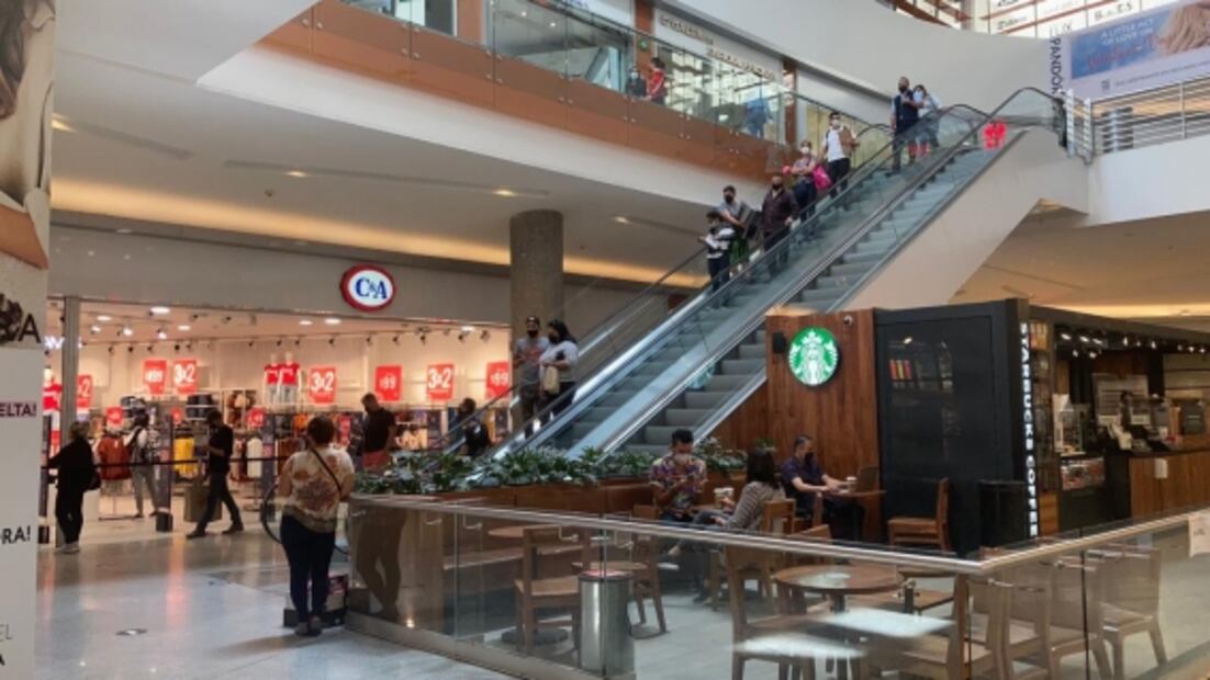 CBRE agregó que las nuevas tendencias en centros comerciales son: recomendaciones de compra personalizadas con inteligencia artificial, asistencia virtual al cliente y supervisión de tiendas físicas. Foto: archivo 