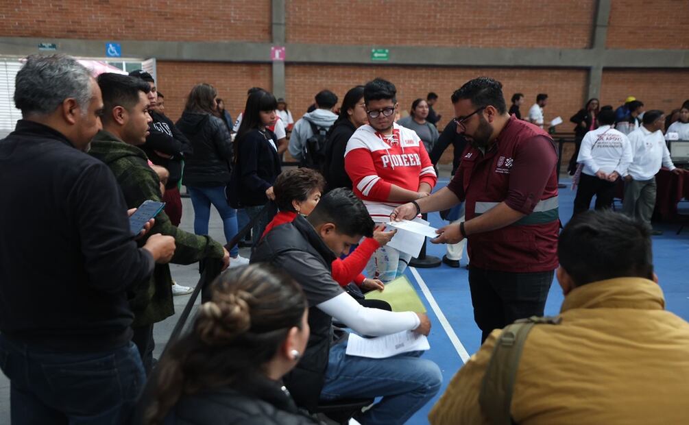 "Mejor invertir una vez"; continúa expedición de licencias permanentes en la Sala de Armas de La Magdalena Mixhuca. Foto: Diego Simon