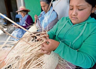 Lamentan pérdida de usos y costumbres de pueblo otomí