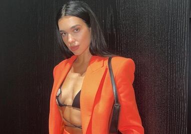 Dua Lipa nos muestra cómo llevar un vestido cut out esta temporada 