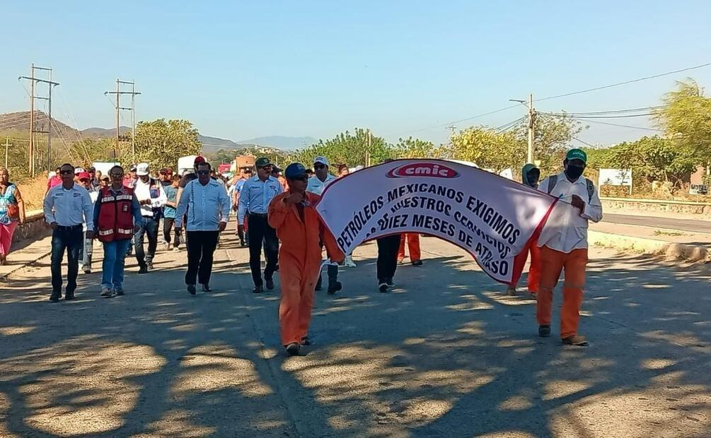 PEMEX adeuda mil mdp a proveedores en Oaxaca; viajan a CDMX para exigir sus pagos. (Foto: Especial)