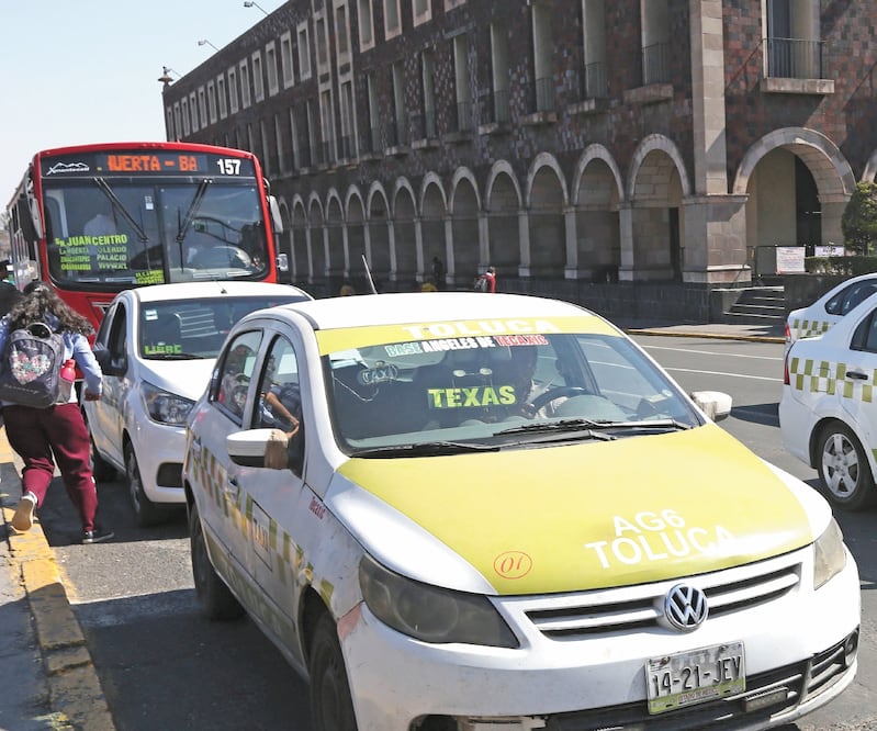 Negativa . Los taxistas no están autorizados a incrementar el precio de los pasajes, reitera la autoridad. JORGE ALVARADO. EL UNIVERSAL