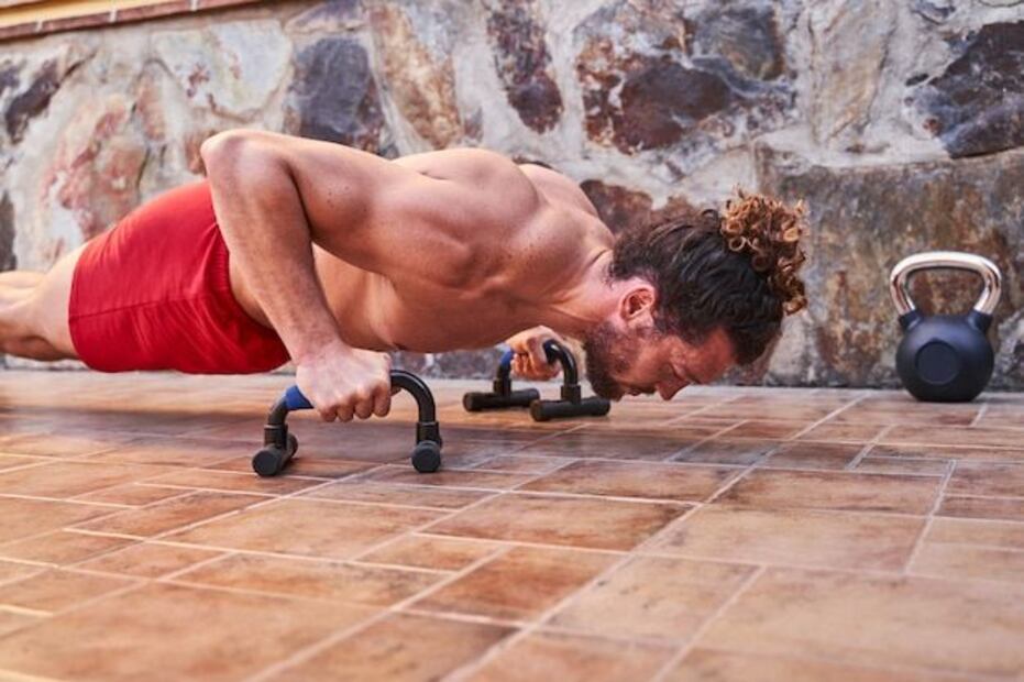 El método viral 6-12-25 para ganar masa muscular. Fuente: Freepik.
