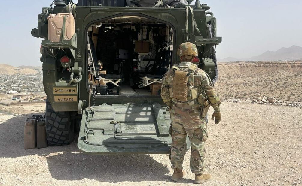 Tanqueta tipo Stryker del Ejército de los Estados Unidos desplegada en frontera de Ciudad Juárez y El Paso (28/03/2025). Foto: Especial