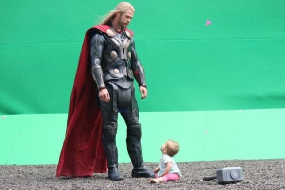 Las tiernas fotos de Chris Hemsworth con su pequeña hija en el set de "Thor: Love and Thunder"