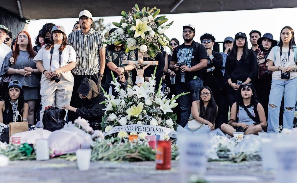 Ayer por la tarde se realizó una velada en memoria de los fallecidos. Foto: Yaretzy M. Osnaya / EL UNIVERSAL