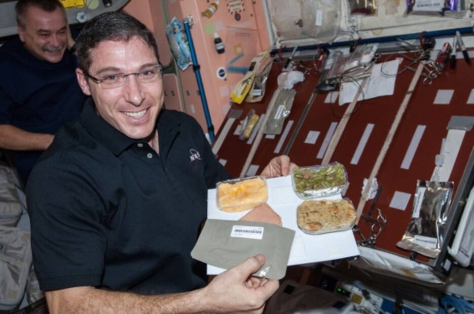 Cómo preparar una cena de Thanksgiving en el espacio