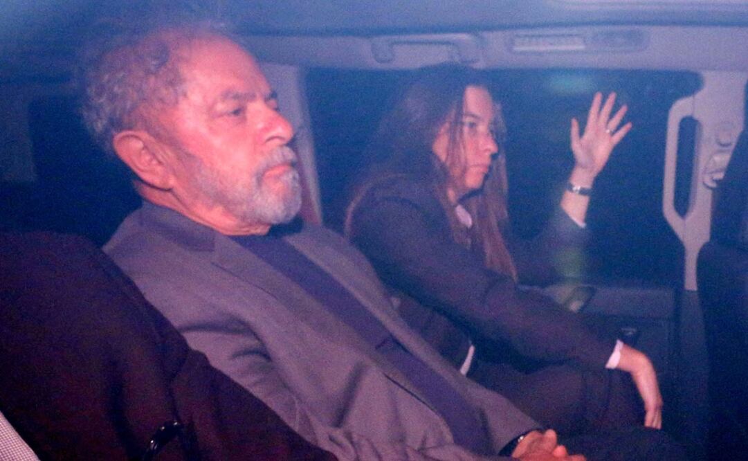 Imagen del 7 de abril de 2018 del expresidente brasileño, Luiz Inácio Lula da Silva, siendo trasladado a la sede de la Policía Federal, en Sao Paulo, Brasil (Foto: Xinhua)