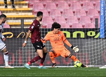 Guillermo Ochoa vuelve a ser la figura con la Salernitana; empataron con Torino