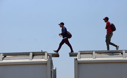 Con machetes y palos, migrantes agreden a agentes del INM en Oaxaca