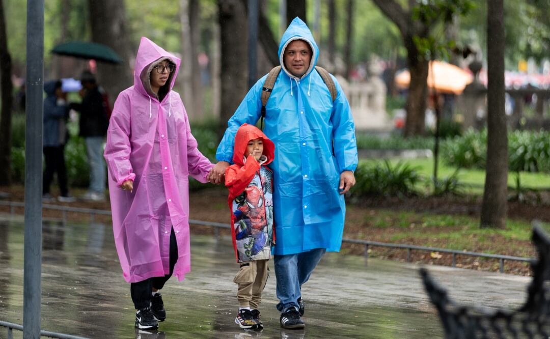Ligera lluvia durante en la Ciudad de México. Foto Hugo Salvador El Universal