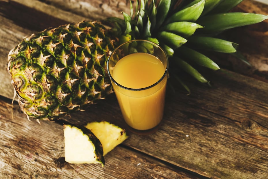 Beneficios del jugo de piña para reducir la inflamación y mejorar la salud de la piel de forma natural. Foto: Freepik