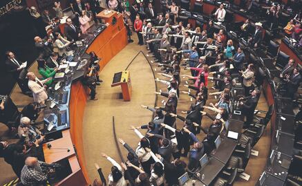 Senado avala permitir que funcionarios de CFE, Pemex y SAT porten armas; dictamen es turnado al Ejecutivo