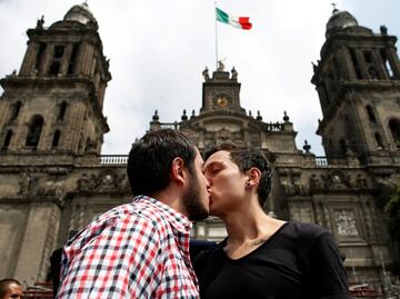 Mexican Senate grants social security rights to same-sex couples
