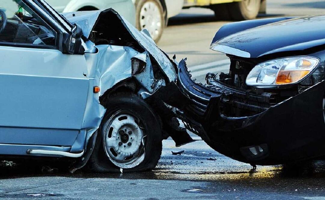 Fue alrededor de las 15:00 horas cuando una camioneta Nissan color blanca se volcó al circular a exceso de velocidad y sin precaución alguna. Foto ilustrativa: Archivo/EL UNIVERSAL