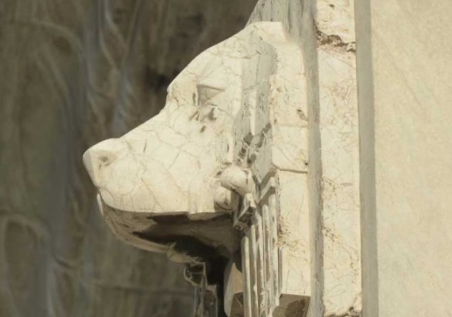 Esto tiene un hermoso significado. Se dice que, durante este tiempo, el arquitecto llevaba consigo a su perra Aída.