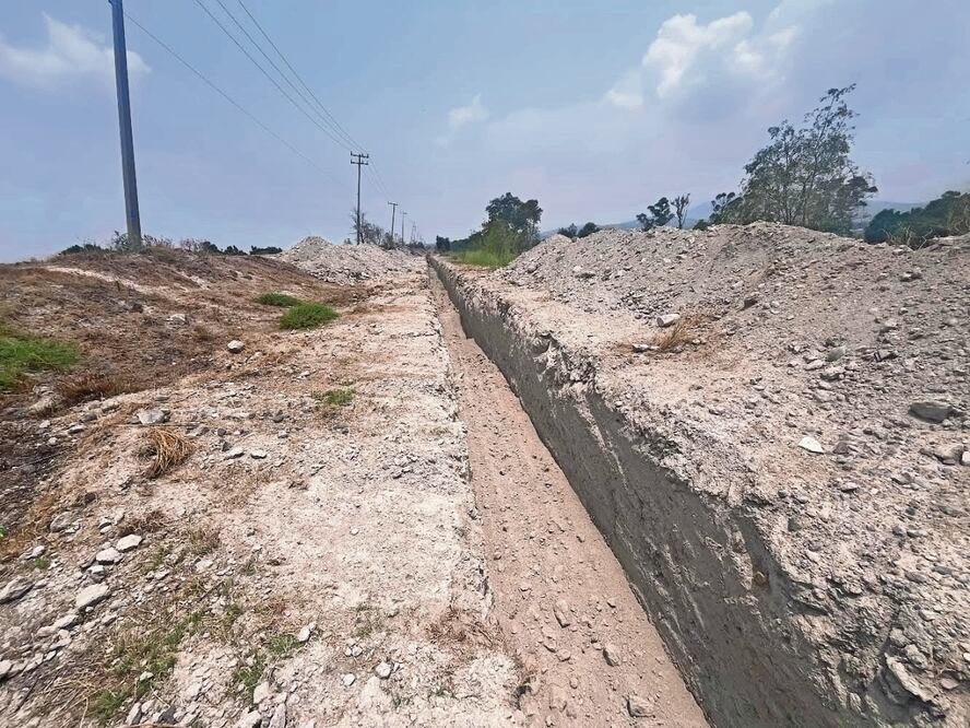 Hace 10 días, la comunidad de San Juan Zitlaltepec paró maquinaria que intentaba formar una zanja en el borde de la Laguna de Zumpango. Foto:  Arturo Contreras | El Universal