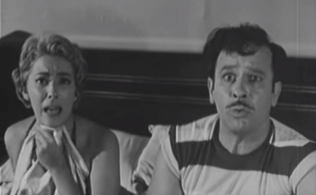 ¿Qué pasó anoche?, se preguntaron en esta escena, cuando los papás de Mané los encuentran juntos en la cama. Foto: Captura de pantalla.