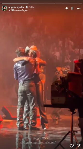 Christian Nodal y Ángela Aguilar cantaron juntos "Dime cómo quieres" y al finalizar se dieron un abrazo. Ángela compartió parte del video en sus redes.