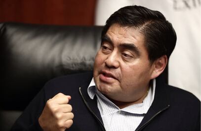 Miguel Barbosa acusa guerra sucia en su contra