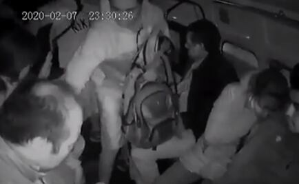 "Métele un balazo, no me quiere dar el teléfono”. Así asaltan Combi en Iztapalapa