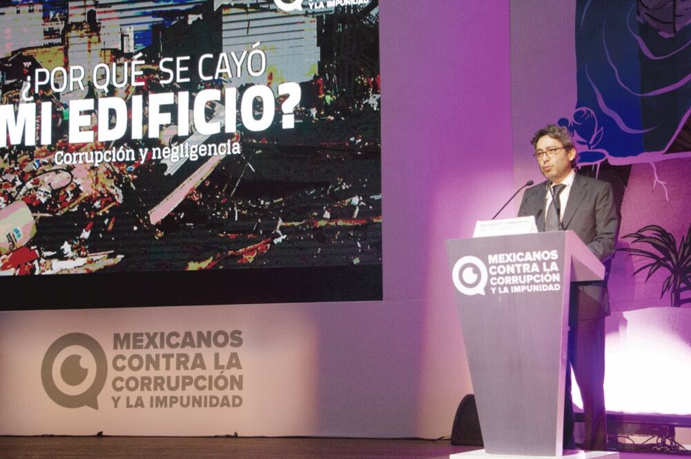 La agrupación Mexicanos Contra la Corrupción y la Impunidad denuncia opacidad en la Secretaría de Desarrollo Urbano y las delegaciones Benito Juárez, Coyoacán y Gustavo A. Madero por no informar sobre los usos de suelo. Foto: CUARTOSCURO