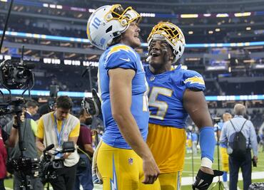 Triunfo de Chargers que le quita el invicto a Raiders en la NFL