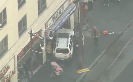 Camioneta choca contra multitud en el mercado de Hollywood; hay 5 heridos