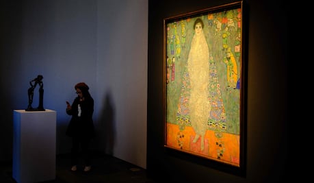 Retrato de Klimt que salvó a su protagonista de los nazis bate récord al subastarse por 236 millones