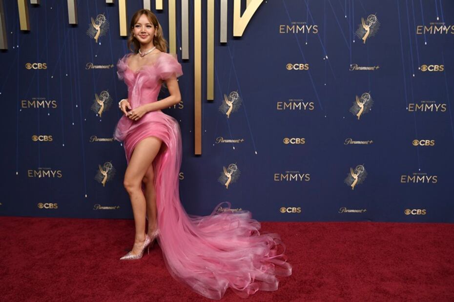 Lisa se robó las cámaras con este vestido asimétrico. Foto: AP.