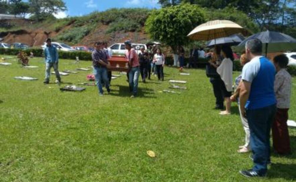 Dan el último adiós a Mara Fernanda en Xalapa