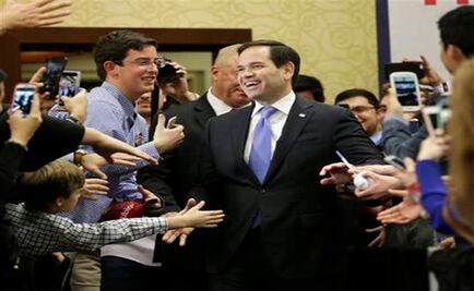 Rubio jokes in Spanish, gives speech in English