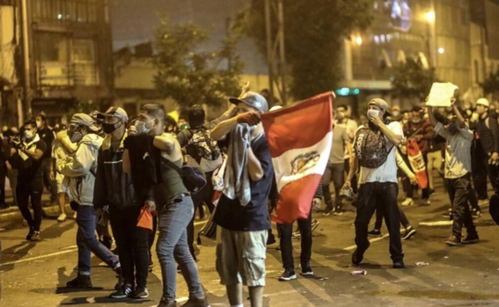Miles marchan contra el nuevo gobierno en Perú