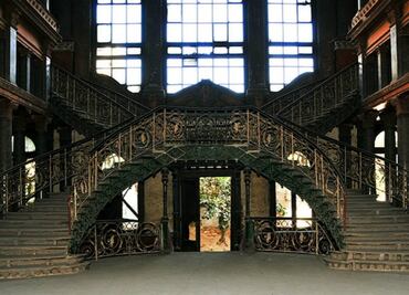 ¿Te atreverías a recorrer estas imponentes casas abandonadas?