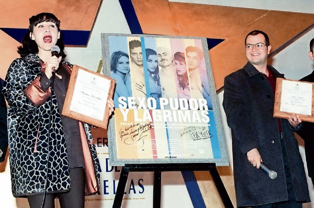 Zabaleta y Syntek, en julio de 1999, recibieron un galardón del Paseo de las Estrellas. (ARCHIVO EL UNIVERSAL)