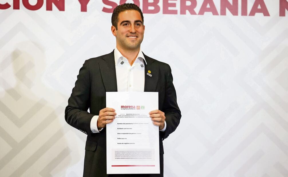 Eugenio Segura Vázquez (Morena) se registró como Aspirante a la Coordinación Estatal en Defensa de la Transformación y Soberanía Nacional por Quintana Roo. Foto: GALO CAÑAS/CUARTOSCURO.COM