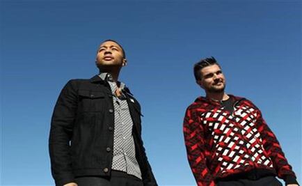 Juanes and John Legend perform outside jail in Arizona 