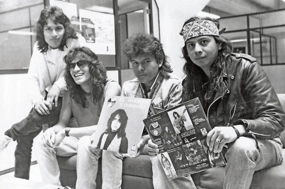 Luis con sus compañeros en los inicios del grupo de rock, que se formó en la Ciudad de México en 1989; han lanzado 22 discos de estudio Foto: Archivo EL UNIVERSAL