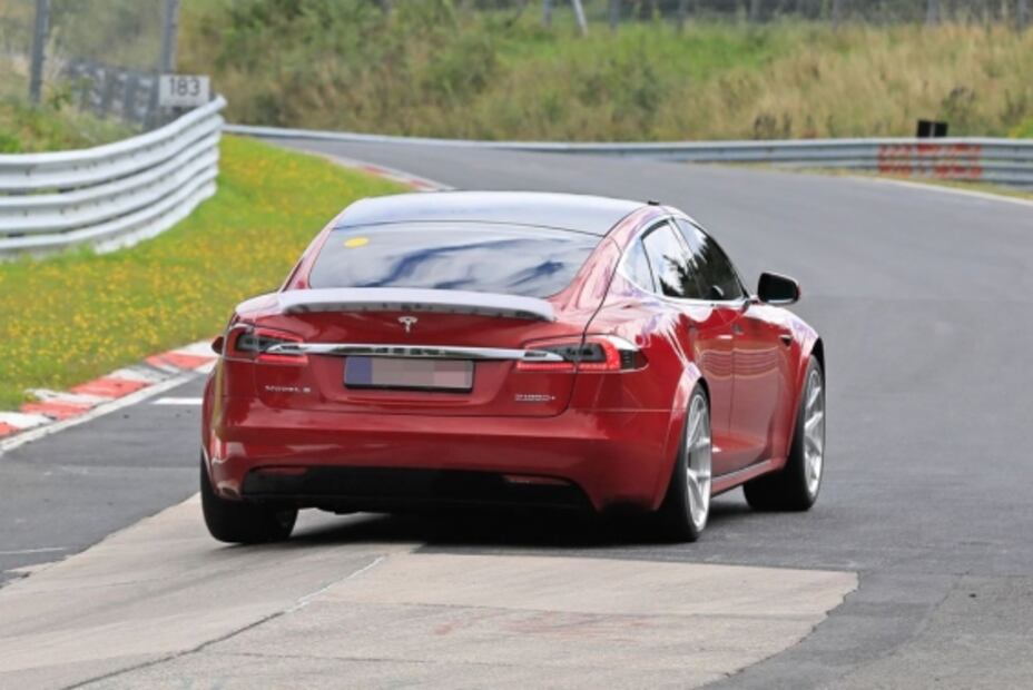 Tesla instala un supercargador en Nürburgring