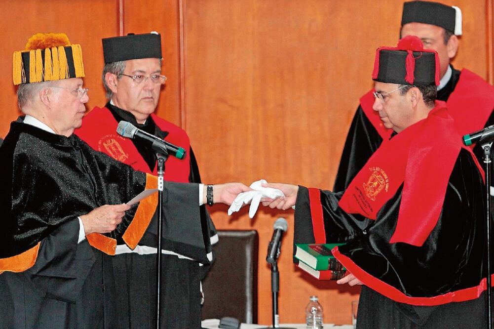 José Narro Robles, rector de la Universidad Nacional Autónoma de México, fungió como padrino del secretario del Trabajo federal (ESPECIAL)