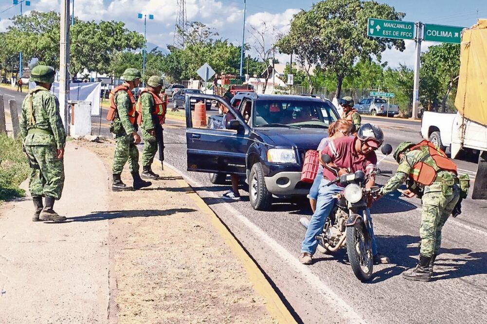 El Ejército destinó 500 policías militares para reforzar la seguridad del estado; sin embargo, en lo que va del año en Manzanillo suman alrededor de 30 muertos, según reportes de policías municipales. (ULISES ZAMARRONI)