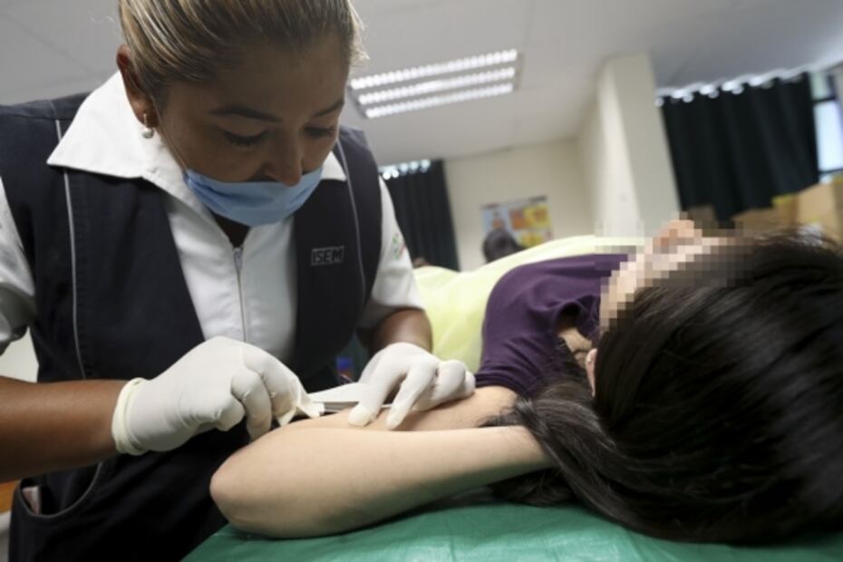 Inician en Edomex campaña de implantes hormonales para mujeres estudiantes    