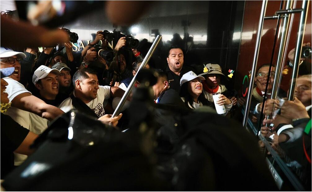 Dan portazo e ingresan al pleno del Senado en discusión sobre Reforma Judicial. Foto: Berenice Fregoso/EL UNIVERSAL