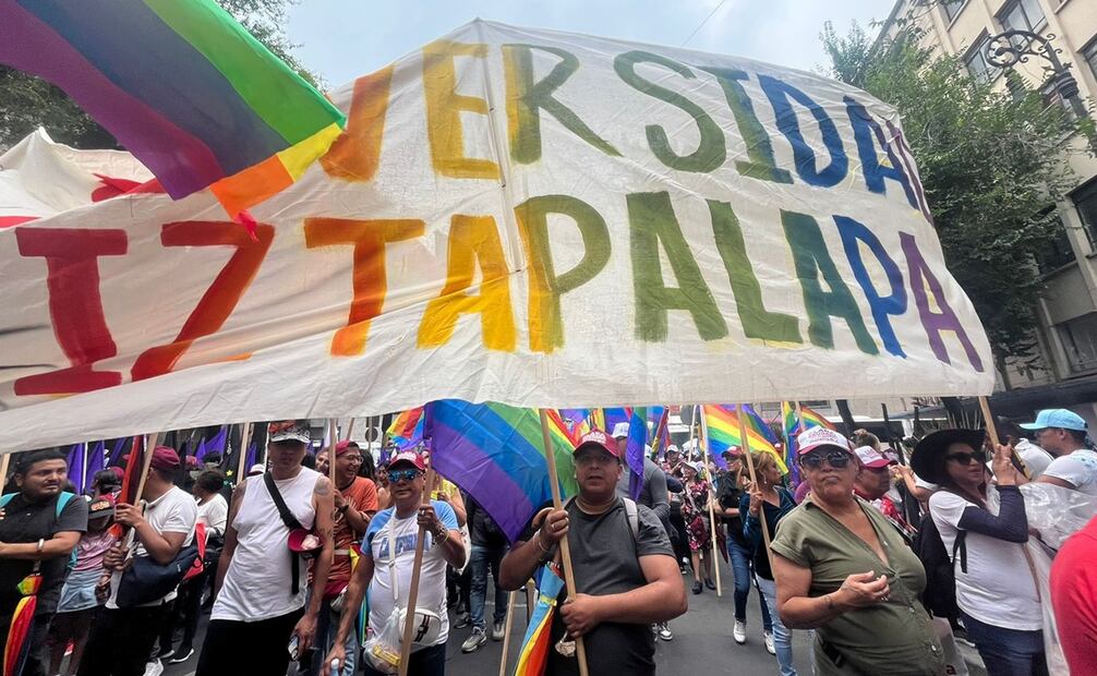 Comunidad LGBTIQ llega a cierre de campaña de Sheinbaum. Foto: Yalina Ruiz / EL UNIVERSAL