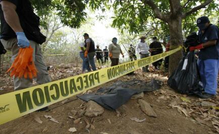 32 bodies found in clandestine graves in Guerrero